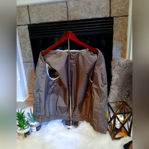 Chic Faux Fur Vest in Cream - Picture 4 of 14